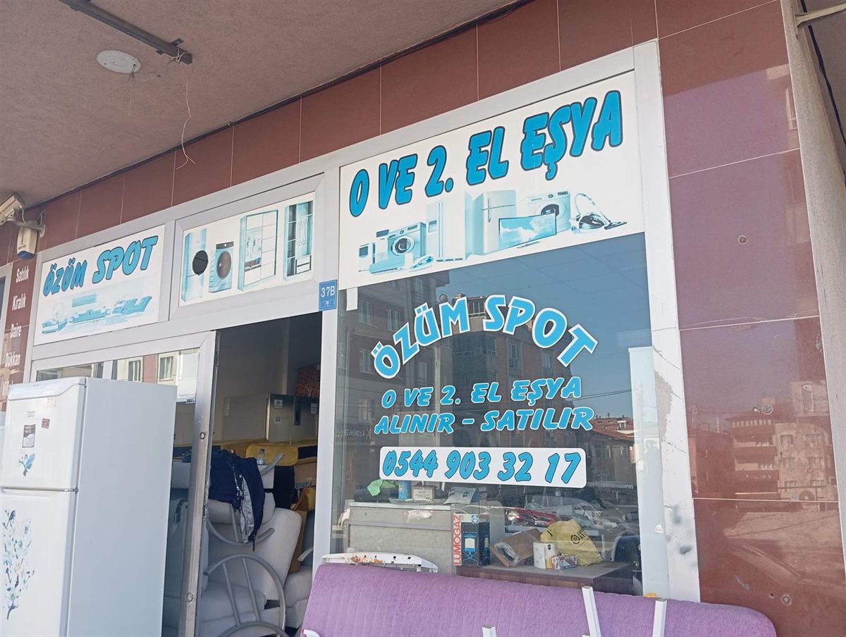 Özüm Spot mağaza vitrini, Çerkezköy